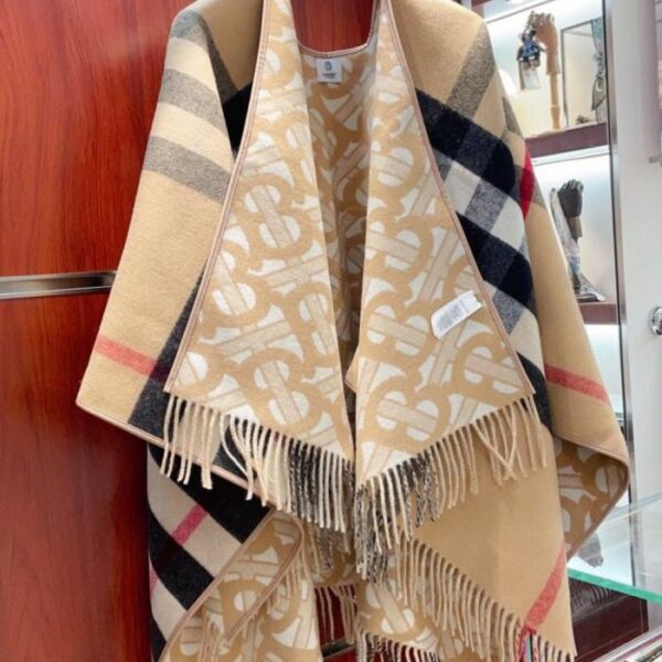 replica,repliche,fake,1:1,earrings,bracelet,ring,jewelry L’ultima mantella jacquard double-face di Burberry (OEBDV)