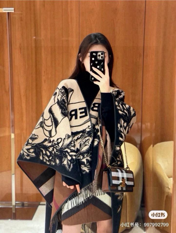 replica,repliche,fake,1:1,earrings,bracelet,ring,jewelry Mantella jacquard bifacciale originale Burberry “Knight Warhorse” (P01BH) replica,repliche,fake,1:1,earrings,bracelet,ring,jewelry Mantella jacquard bifacciale originale Burberry “Knight Warhorse” (P01BH)
