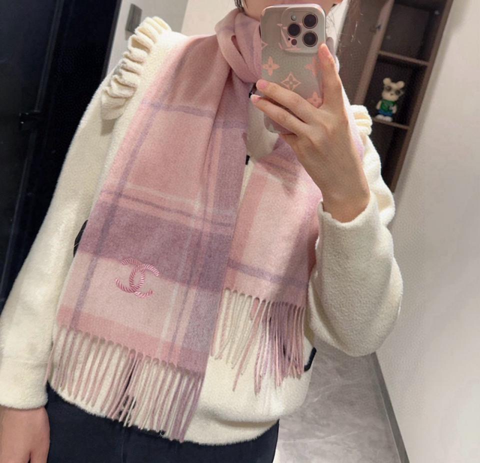 replica,repliche,fake,1:1,earrings,bracelet,ring,jewelry Sciarpa CHANEL in 100% cashmere premium con motivo ondulato (WZCZO) replica,repliche,fake,1:1,earrings,bracelet,ring,jewelry Sciarpa CHANEL in 100% cashmere premium con motivo ondulato (WZCZO)