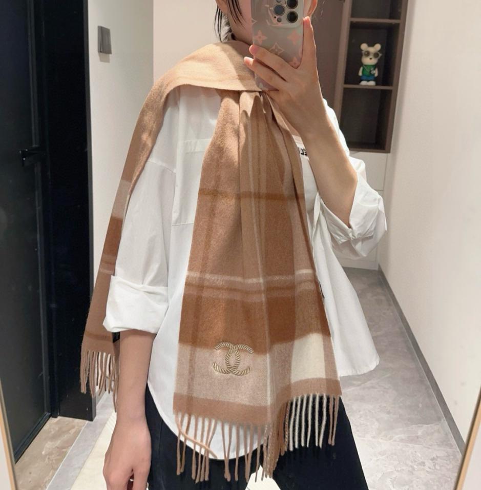 replica,repliche,fake,1:1,earrings,bracelet,ring,jewelry Sciarpa CHANEL in 100% cashmere premium con motivo ondulato (2S145) replica,repliche,fake,1:1,earrings,bracelet,ring,jewelry Sciarpa CHANEL in 100% cashmere premium con motivo ondulato (2S145)