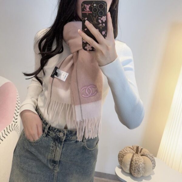 replica,repliche,fake,1:1,earrings,bracelet,ring,jewelry Sciarpa CHANEL in 100% cashmere premium con motivo ondulato (9POH9)
