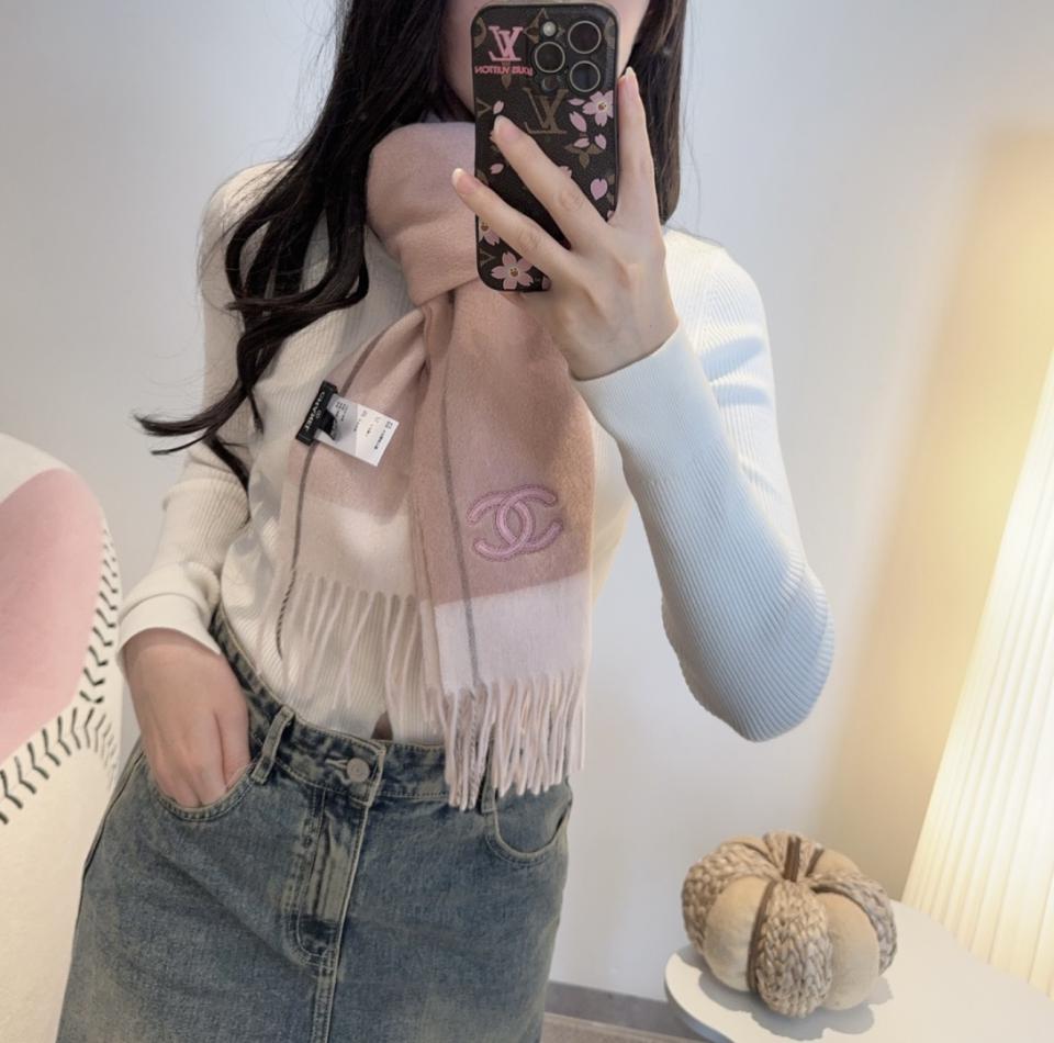 replica,repliche,fake,1:1,earrings,bracelet,ring,jewelry Sciarpa CHANEL in 100% cashmere premium con motivo ondulato (9POH9) replica,repliche,fake,1:1,earrings,bracelet,ring,jewelry Sciarpa CHANEL in 100% cashmere premium con motivo ondulato (9POH9)