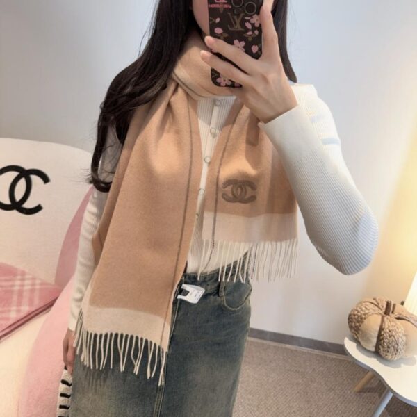replica,repliche,fake,1:1,earrings,bracelet,ring,jewelry Sciarpa CHANEL in 100% cashmere premium con motivo ondulato (DQXO7)