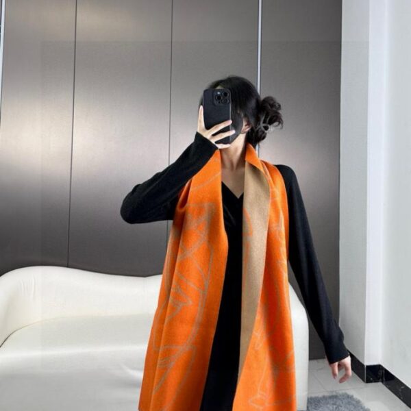 replica,repliche,fake,1:1,earrings,bracelet,ring,jewelry Nuova sciarpa Hermès (Geoff McFetridge) (7A0XU)