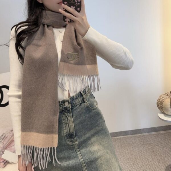replica,repliche,fake,1:1,earrings,bracelet,ring,jewelry Sciarpa CHANEL in 100% cashmere premium con motivo ondulato (R8ZW9)