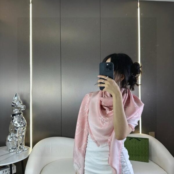replica,repliche,fake,1:1,earrings,bracelet,ring,jewelry Scialle jacquard oro GG GUCCI 140 foulard quadrato (YL4PF)