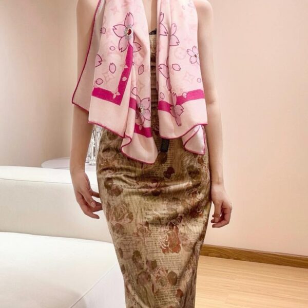 replica,repliche,fake,1:1,earrings,bracelet,ring,jewelry L’ultimo modello da bancone Sakura (YHM3S) di Louis Vuitton