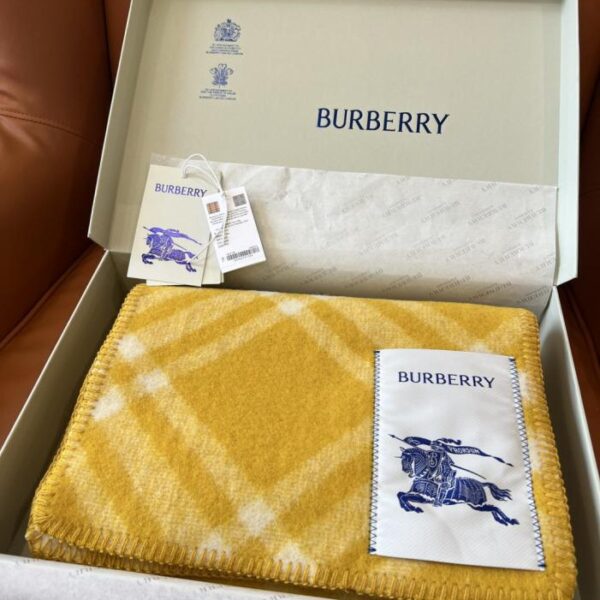replica,repliche,fake,1:1,earrings,bracelet,ring,jewelry Ultima versione della sciarpa Burberry in lana selezionata al 100%, adatta sia per uomo che per donna (GEVF0)