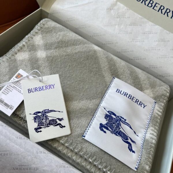 replica,repliche,fake,1:1,earrings,bracelet,ring,jewelry Ultima versione della sciarpa Burberry in lana selezionata al 100%, adatta per uomo e donna (OY24P)
