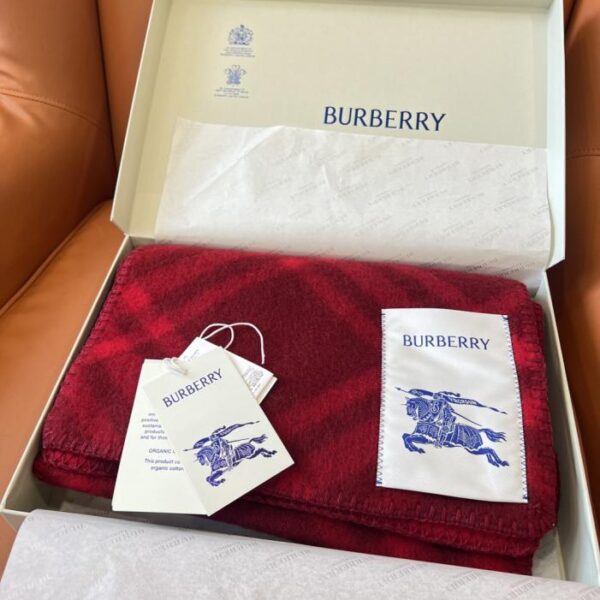 replica,repliche,fake,1:1,earrings,bracelet,ring,jewelry Ultima versione della sciarpa Burberry in lana selezionata al 100%, adatta sia per uomo che per donna (SJ69G)