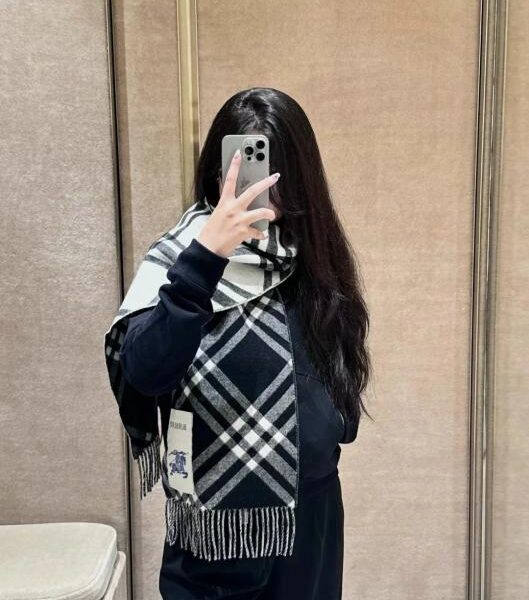 replica,repliche,fake,1:1,earrings,bracelet,ring,jewelry Burberry Logo B con nappe 100% cashmere unisex (CCJMN)