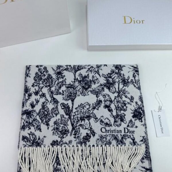 replica,repliche,fake,1:1,earrings,bracelet,ring,jewelry Dior · Nuova edizione floreale Dimensioni 45x200cm 100% cashmere Versione rotonda (8GGWF)