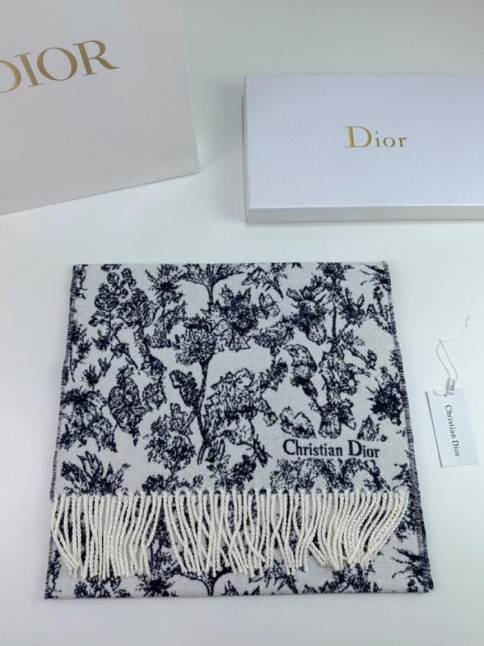 replica,repliche,fake,1:1,earrings,bracelet,ring,jewelry Dior · Nuova edizione floreale Dimensioni 45x200cm 100% cashmere Versione rotonda (8GGWF) replica,repliche,fake,1:1,earrings,bracelet,ring,jewelry Dior · Nuova edizione floreale Dimensioni 45x200cm 100% cashmere Versione rotonda (8GGWF)