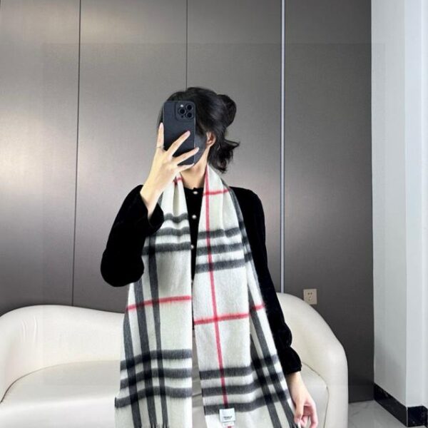 replica,repliche,fake,1:1,earrings,bracelet,ring,jewelry Sciarpa classica in cashmere a quadri Burberry Deep Water Ripple (3PMMI)