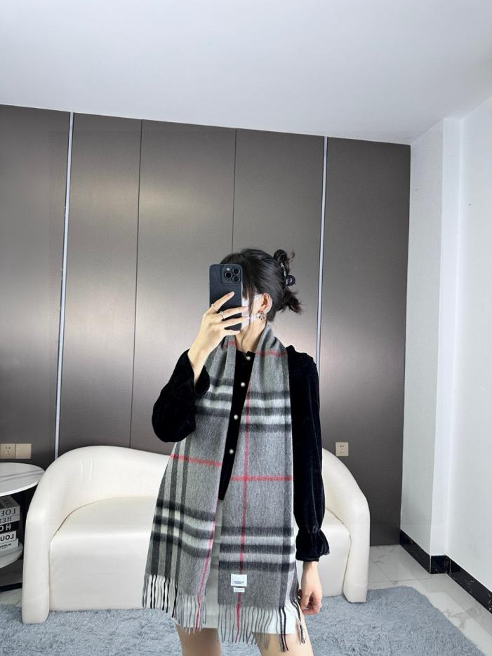 replica,repliche,fake,1:1,earrings,bracelet,ring,jewelry Sciarpa classica in cashmere a quadri Burberry Deep Water Ripple (LZJS6) replica,repliche,fake,1:1,earrings,bracelet,ring,jewelry Sciarpa classica in cashmere a quadri Burberry Deep Water Ripple (LZJS6)