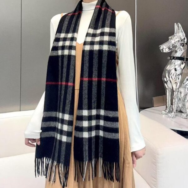 replica,repliche,fake,1:1,earrings,bracelet,ring,jewelry Sciarpa classica in cashmere a quadri Burberry Deep Water Ripple (OP7NM)