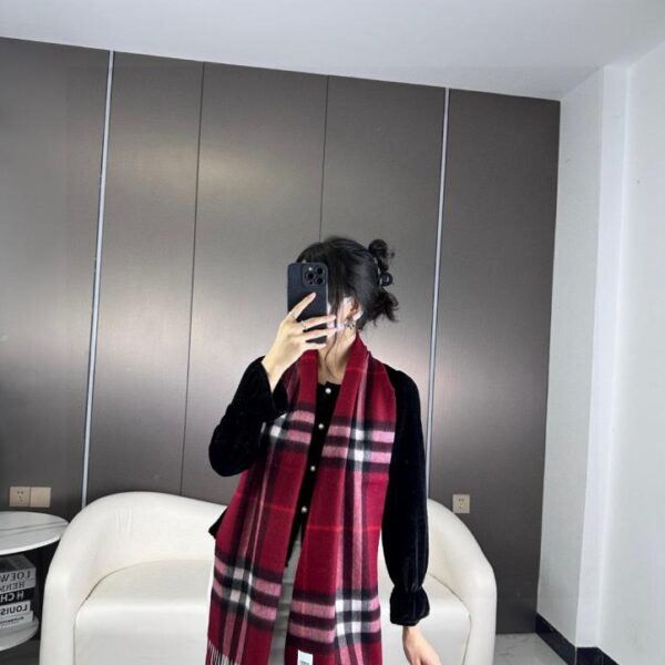 replica,repliche,fake,1:1,earrings,bracelet,ring,jewelry Sciarpa classica in cashmere a quadri Burberry Deep Water Ripple (TERQO)