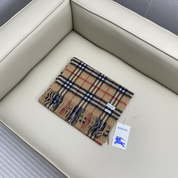 replica,repliche,fake,1:1,earrings,bracelet,ring,jewelry L’ultimo scialle a quadri pregiati di Burberry (VPG9V)