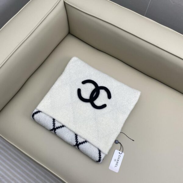 CHANEL "Doppia C tridimensionale" sciarpa in cashmere lavorato a maglia double-face con motivo classico a rombi (I7N2A)