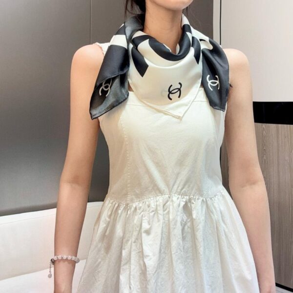 replica,repliche,fake,1:1,earrings,bracelet,ring,jewelry Foulard Chanel in seta 90X90 Seta (KQASX)