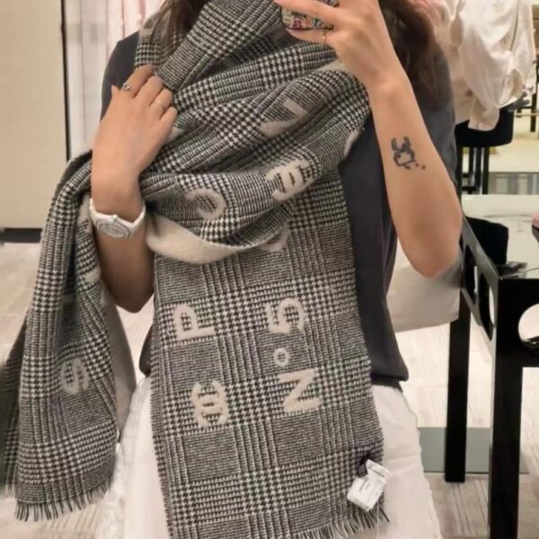 replica,repliche,fake,1:1,earrings,bracelet,ring,jewelry Sciarpa Chanel serie Coco Chanel (CQB5J)