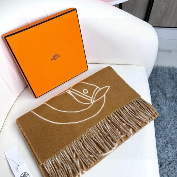replica,repliche,fake,1:1,earrings,bracelet,ring,jewelry Nuova sciarpa Hermès Entrelacs Equestres con motivo a testa di cavallo (V63FI)