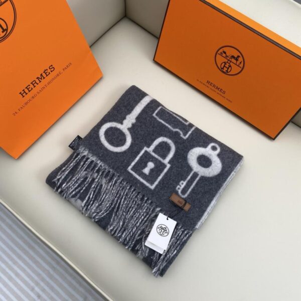 replica,repliche,fake,1:1,earrings,bracelet,ring,jewelry Sciarpa in cashmere double face con chiave H di Hermes (NX0PK)