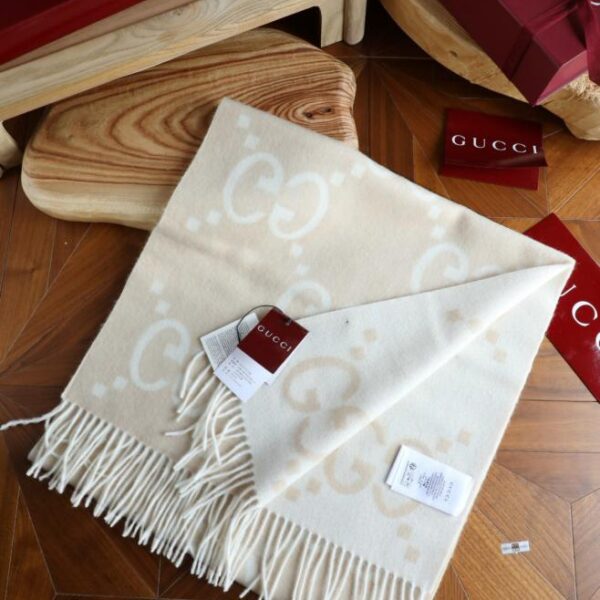 replica,repliche,fake,1:1,earrings,bracelet,ring,jewelry Gucci, sciarpa classica con doppia G e nappa jacquard bifacciale (P900W)