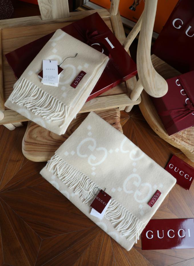 replica,repliche,fake,1:1,earrings,bracelet,ring,jewelry Sciarpa in cashmere beige con nappa GG e filo d’oro (OLJPK) replica,repliche,fake,1:1,earrings,bracelet,ring,jewelry Sciarpa in cashmere beige con nappa GG e filo d’oro (OLJPK)