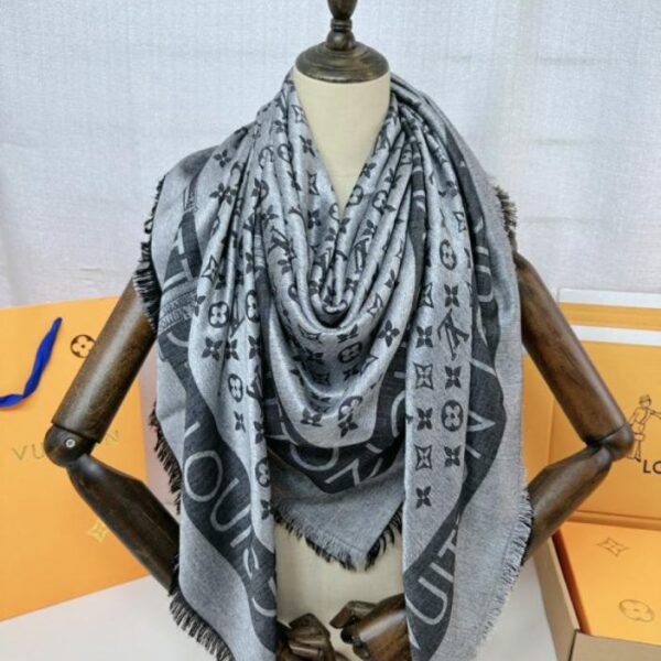 replica,repliche,fake,1:1,earrings,bracelet,ring,jewelry Sciarpa quadrata in seta e cashmere LV (LV CB4)