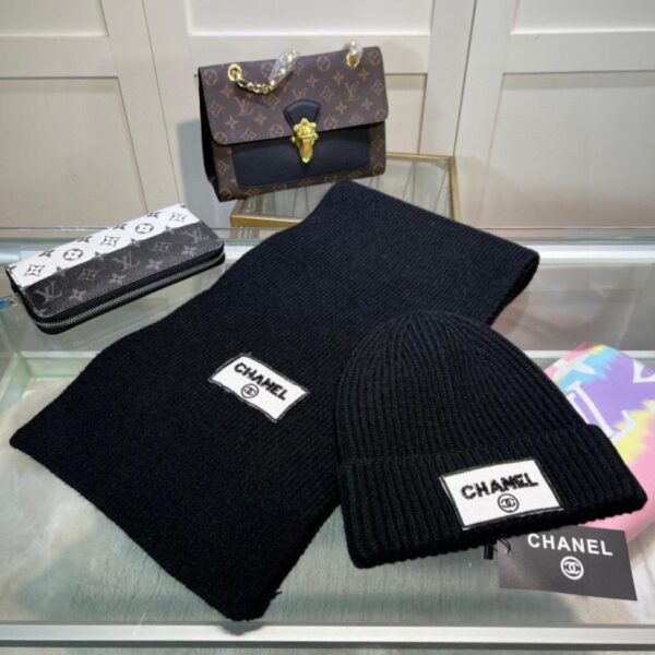 Sito ufficiale CHANEL nuovo set classico cappello + sciarpa (7EZG1)