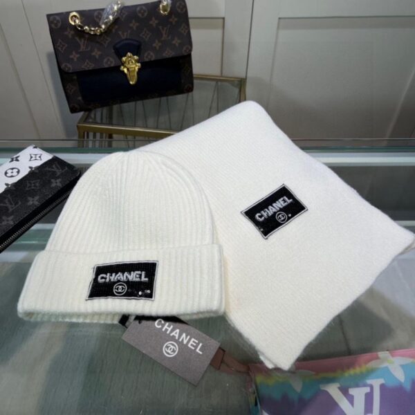 Sito ufficiale CHANEL nuovo set classico cappello + sciarpa (LNNQC)