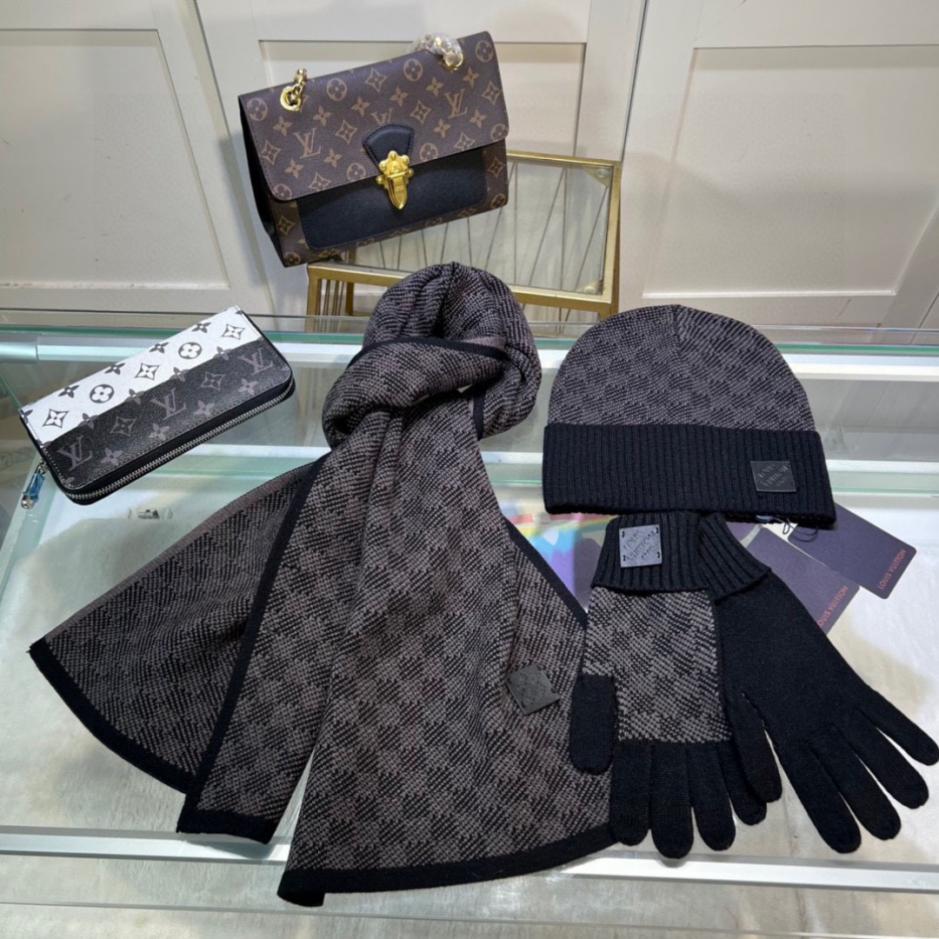 replica,repliche,fake,1:1,earrings,bracelet,ring,jewelry LOUIS VUITTON set di tre pezzi in lana con cappello, sciarpa e guanti (Q6D60) replica,repliche,fake,1:1,earrings,bracelet,ring,jewelry LOUIS VUITTON set di tre pezzi in lana con cappello, sciarpa e guanti (Q6D60)