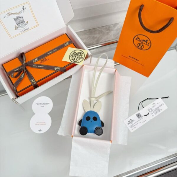 replica,repliche,fake,1:1,earrings,bracelet,ring,jewelry Nuovo ciondolo per borsa a forma di coniglietto Hermès (HMLRV)