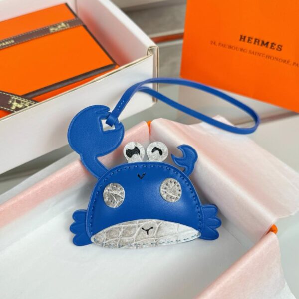 replica,repliche,fake,1:1,earrings,bracelet,ring,jewelry Portachiavi con ciondolo a forma di granchio Hermès ️ in vera pelle di agnello cucita a mano + pelle di coccodrillo (ARJ0G)