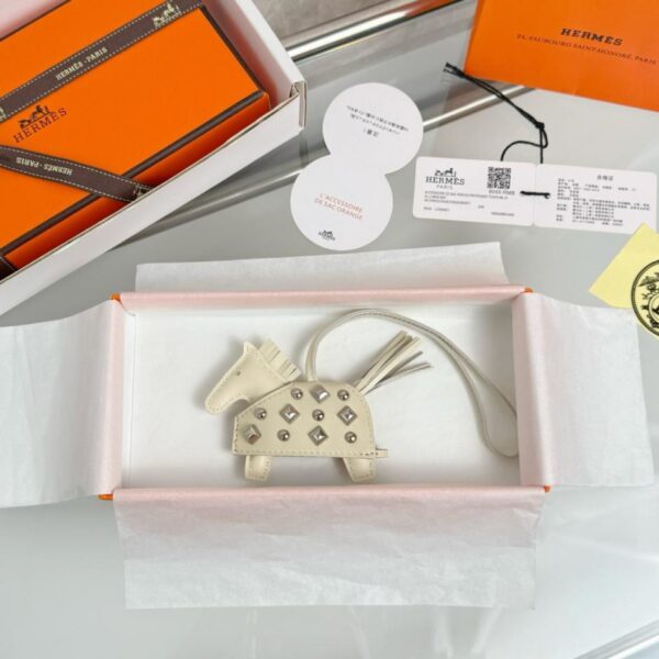 replica,repliche,fake,1:1,earrings,bracelet,ring,jewelry Nuovo portachiavi con ciondolo per borsa HERMES Rodeo Robeo Coeur Pony, cucito esclusivamente a mano (U2OC3)