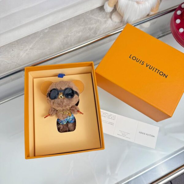 replica,repliche,fake,1:1,earrings,bracelet,ring,jewelry Set completo di portachiavi con ciondolo in peluche LV Louis Bear, confezione originale, accessori per borse (8FUUP)