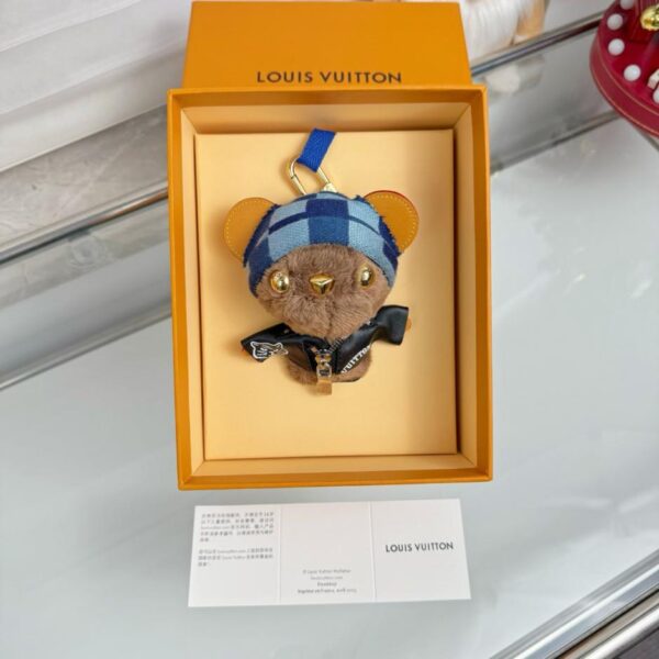 replica,repliche,fake,1:1,earrings,bracelet,ring,jewelry Set completo di portachiavi con ciondolo in peluche LV Louis Bear, confezione originale, accessori per borse (PQ)