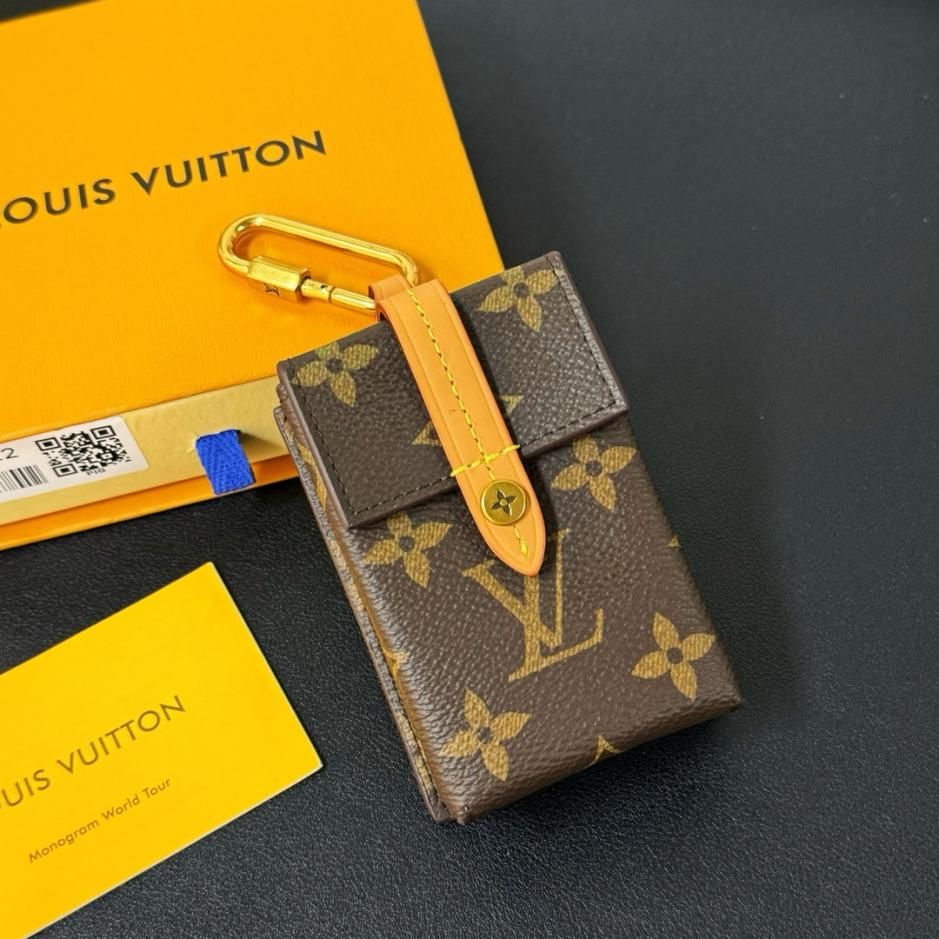 replica,repliche,fake,1:1,earrings,bracelet,ring,jewelry Nuovo arrivo ️Portasigarette vintage Louis Vuitton ️Può contenere cuffie, monete, chiavi della macchina, sigarette e altri piccoli oggetti (X0LMU) replica,repliche,fake,1:1,earrings,bracelet,ring,jewelry Nuovo arrivo ️Portasigarette vintage Louis Vuitton ️Può contenere cuffie, monete, chiavi della macchina, sigarette e altri piccoli oggetti (X0LMU)
