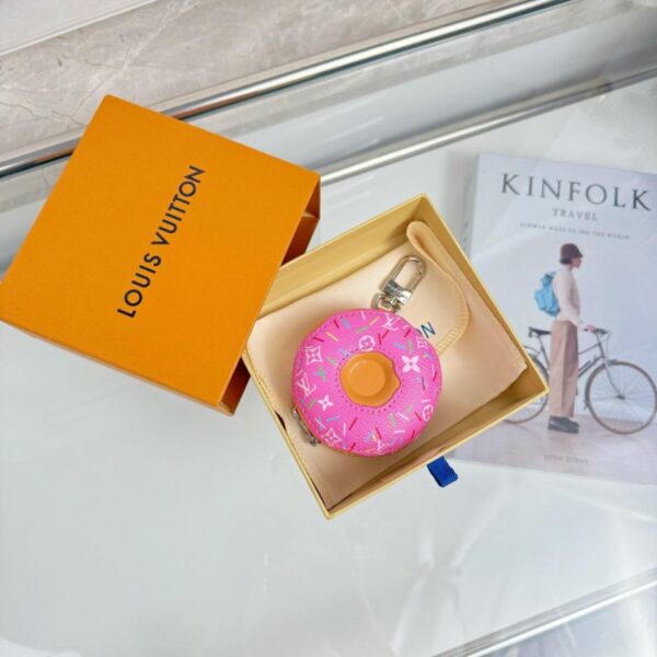replica,repliche,fake,1:1,earrings,bracelet,ring,jewelry Ciondolo per borsa a forma di ciambella con cuffie Louis Vuitton (F8CKY)