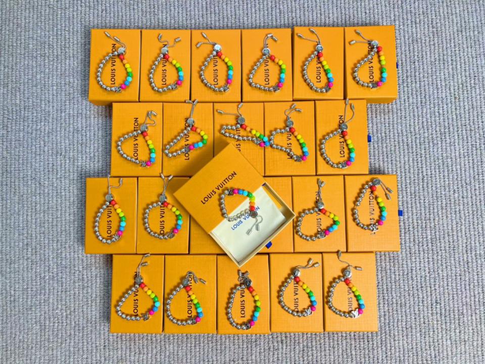 replica,repliche,fake,1:1,earrings,bracelet,ring,jewelry Bracciale con perline LV (GOA9A) replica,repliche,fake,1:1,earrings,bracelet,ring,jewelry Bracciale con perline LV (GOA9A)