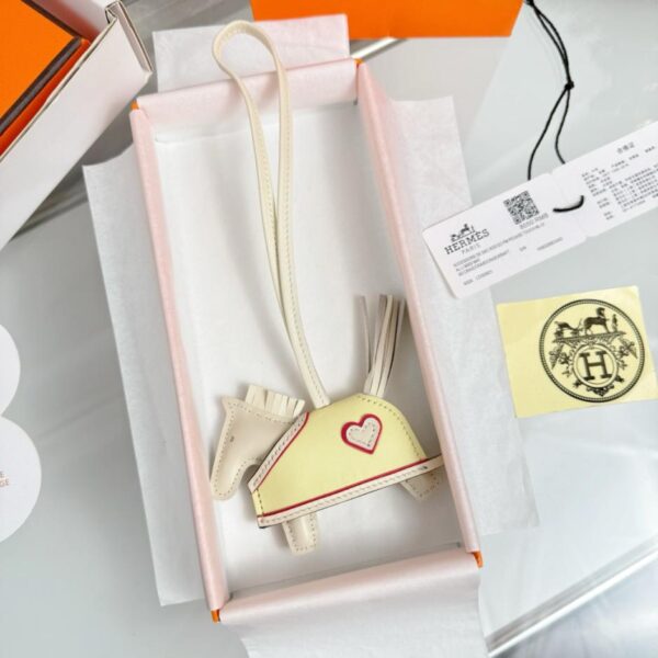 replica,repliche,fake,1:1,earrings,bracelet,ring,jewelry Portachiavi con ciondolo per borsa HERMES Rodeo Robeo Coeur Pony, cucito esclusivamente a mano (I6D4O)