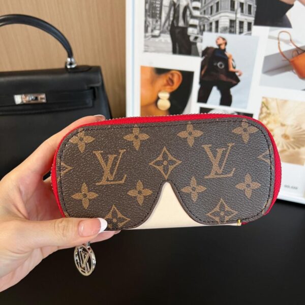 replica,repliche,fake,1:1,earrings,bracelet,ring,jewelry Nuovo arrivo, 17 colori, astuccio grande per occhiali, nuovo astuccio per occhiali WOODY di Louis Vuitton, astuccio per occhiali da sole codice G10654 (4JO6C)