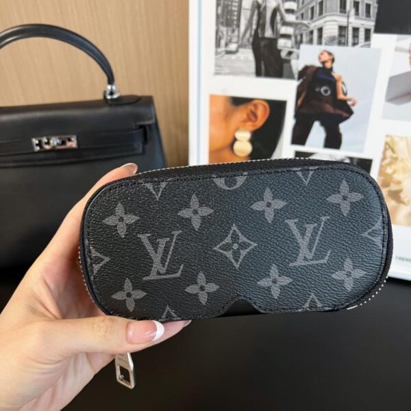 replica,repliche,fake,1:1,earrings,bracelet,ring,jewelry Nuovo arrivo, 17 colori, astuccio grande per occhiali, nuovo astuccio per occhiali WOODY di Louis Vuitton, astuccio per occhiali da sole codice G10654 (JM5FQ)