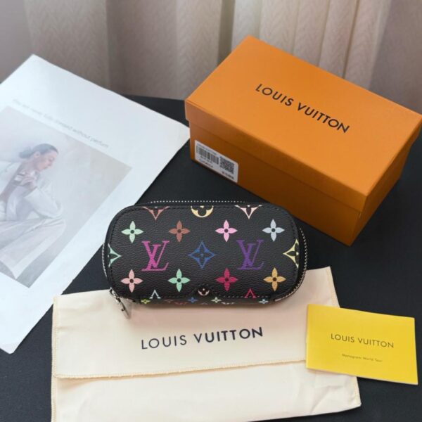 replica,repliche,fake,1:1,earrings,bracelet,ring,jewelry Nuovo astuccio per occhiali grande Gl1332 LOUIS VUITTON LV xTM Astuccio per occhiali da sole Astuccio per occhiali da sole (73RST)