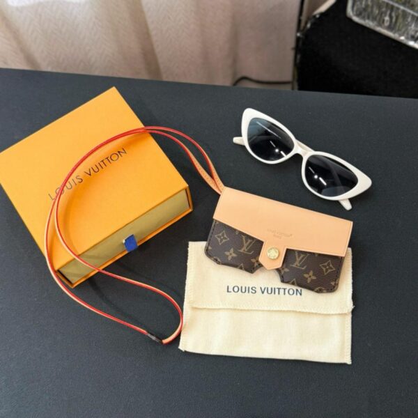 replica,repliche,fake,1:1,earrings,bracelet,ring,jewelry Nuovo arrivo: borsa porta occhiali LOUIS VUITTON in 4 colori (BCWHC)