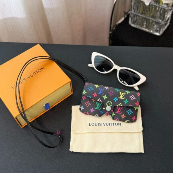 replica,repliche,fake,1:1,earrings,bracelet,ring,jewelry Nuovo arrivo borsa per occhiali LOUIS VUITTON nuova in 4 colori (J76DY)