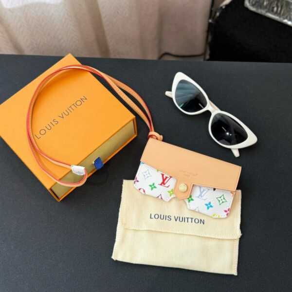 replica,repliche,fake,1:1,earrings,bracelet,ring,jewelry Nuovo arrivo borsa per occhiali LOUIS VUITTON in 4 colori (U6SB4)