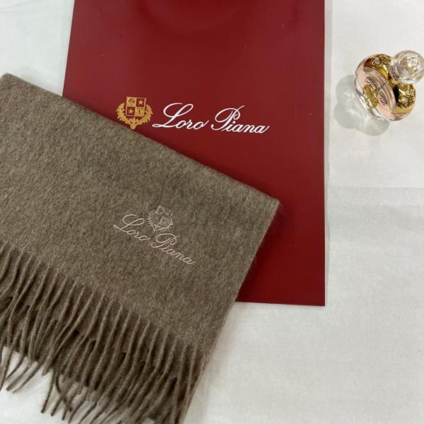 replica,repliche,fake,1:1,earrings,bracelet,ring,jewelry Novità autunno/inverno Loro Piana: sciarpa in cashmere di alta qualità (5VTC5)