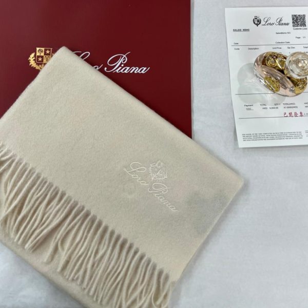 replica,repliche,fake,1:1,earrings,bracelet,ring,jewelry Novità autunno/inverno Loro Piana: sciarpa in cashmere di alta qualità (XI7T0)